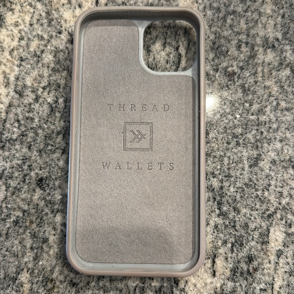 Thread iphone 13 case - Picture 2 of 2